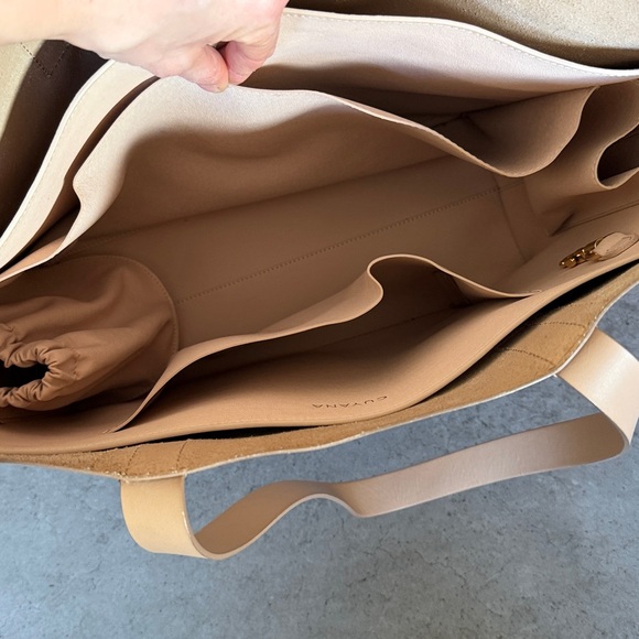 Everlane tan leather tote bag with Cuyana organizer insert - Picture 9 of 10